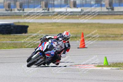 media/Apr-23-2022-Fastrack Riders (Sat) [[cb2d6ae73d]]/LEVEL 4/1PM TURN 6 OUTSIDE/